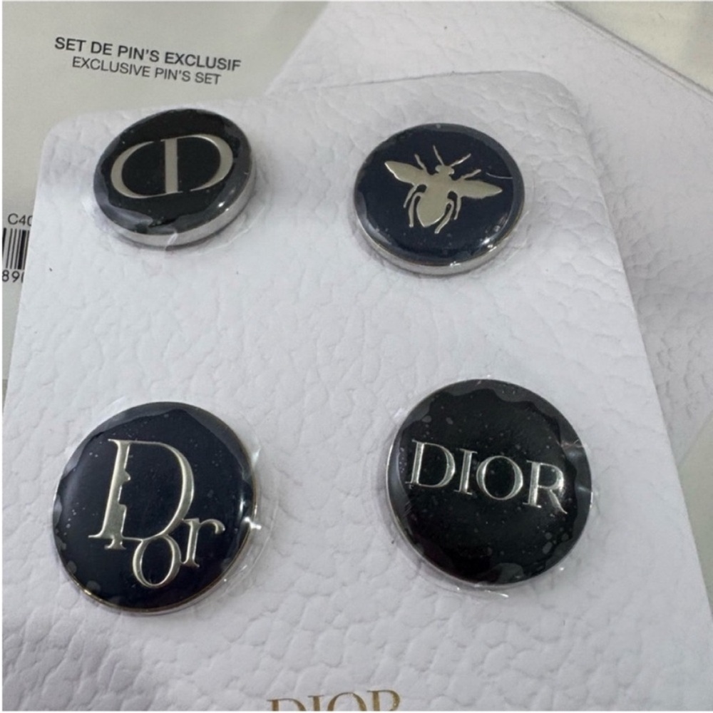 Dior beauty gift pin set - Picture 2 of 7